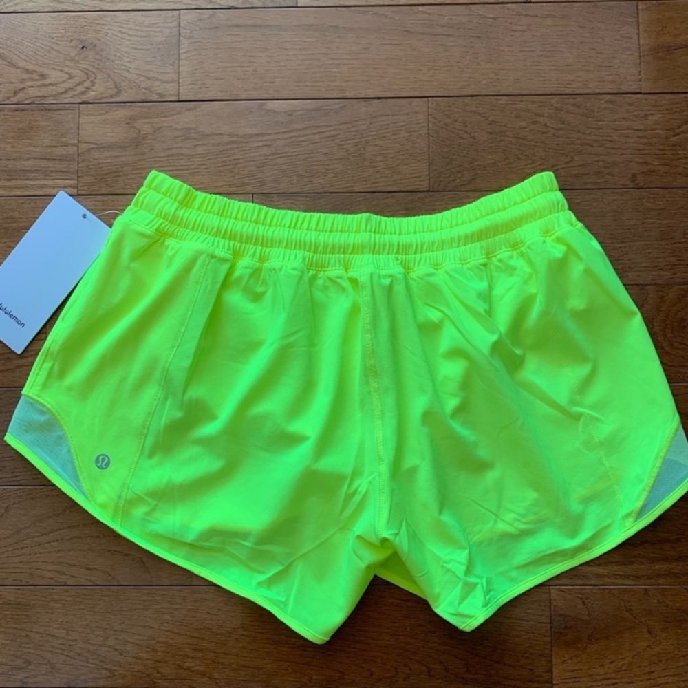 lululemon hotty hot shorts 2.5” highlighter yellow - Picture 4 of 4